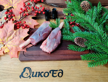 Голяшка лани на кости Фото Голяшка лани на кости